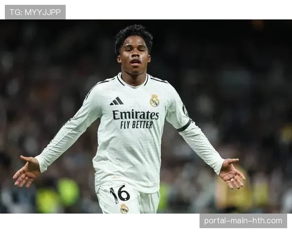 恩德里克与队友托利索撞墙配合，默契度提升